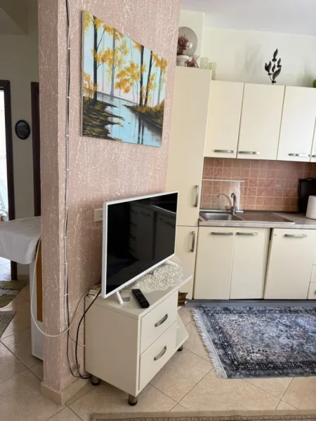 Tirane, jepet me qera apartament 1+1 Kati 6, 60 m² 400 € (Oxhaku)
