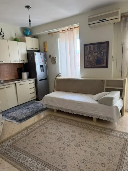 Tirane, jepet me qera apartament 1+1 Kati 6, 60 m² 400 € (Oxhaku)