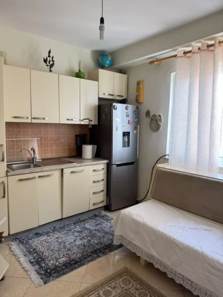Tirane, jepet me qera apartament 1+1 Kati 6, 60 m² 400 € (Oxhaku)