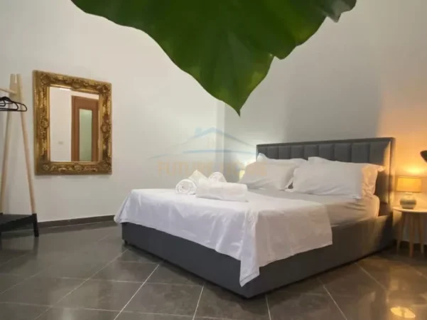 Tirane, jepet me qera Vile , 511 m² 4.000 € (XHAMLLIKU)