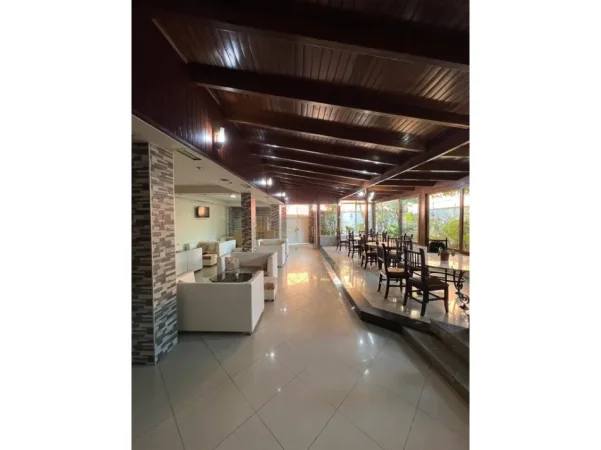 Tirane, jepet me qera Vile , 511 m² 4.000 € (XHAMLLIKU)