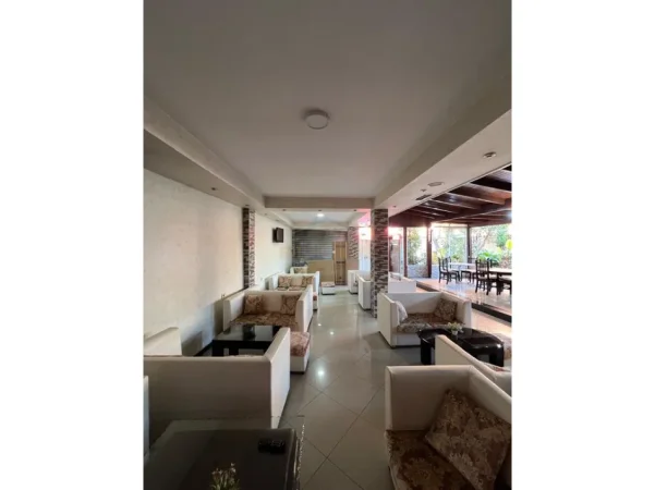 Tirane, jepet me qera Vile , 511 m² 4.000 € (XHAMLLIKU)