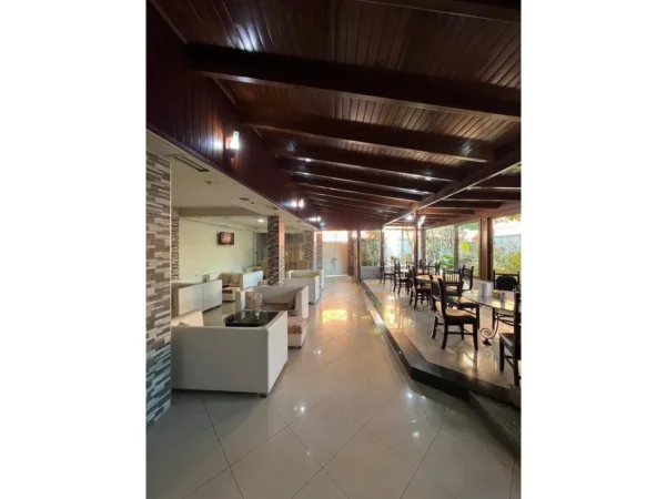 Tirane, jepet me qera Vile , 511 m² 4.000 € (XHAMLLIKU)
