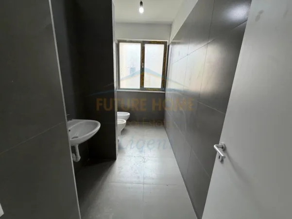 Tirane, jepet me qera Vile , 286 m² 2.500 € (GREEN VALLEY)