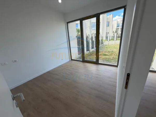 Tirane, jepet me qera Vile , 286 m² 2.500 € (GREEN VALLEY)