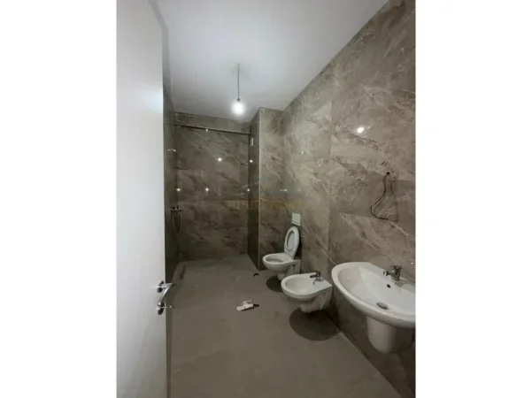 Tirane, shitet apartament 2+1+Ballkon Kati 1, 109 m² 108.000 € 