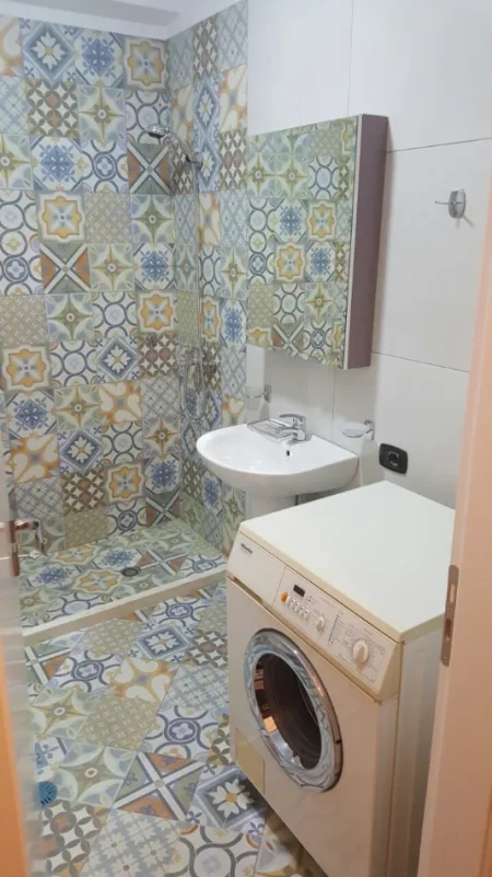 Tirane, jap me qera apartament 1+1 Kati 2, 55 m² 450 € 