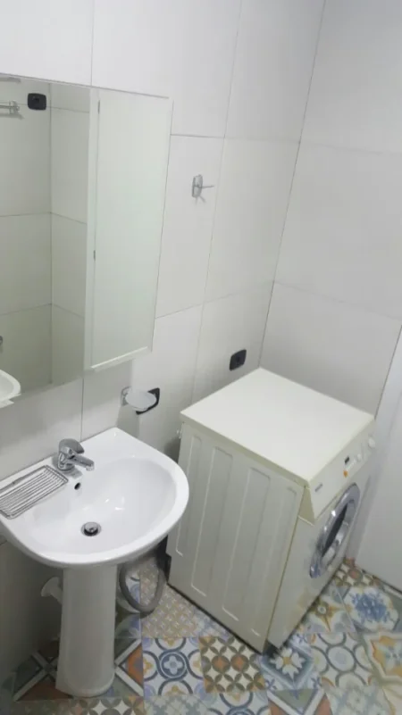 Tirane, jap me qera apartament 1+1 Kati 2, 55 m² 450 € 