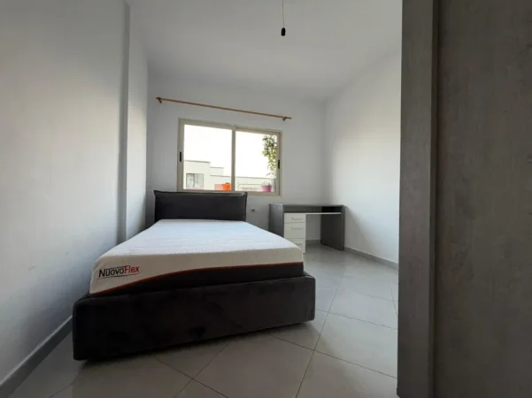 Tirane, jepet me qera apartament 2+1+Ballkon , 477 € (vila L)