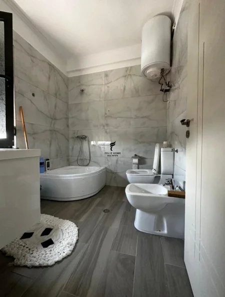 Tirane, jepet me qera garsonier Kati 6, 42 m² 350 € (CASA ITALIA)