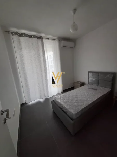 Tirane, jepet me qera apartament 3+1+Ballkon Kati 3, 116 m² 670 € (RRUGA 5 MAJI)