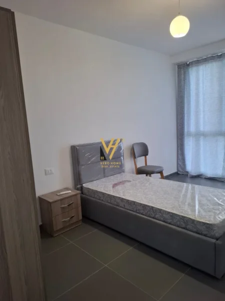 Tirane, jepet me qera apartament 3+1+Ballkon Kati 3, 116 m² 670 € (RRUGA 5 MAJI)