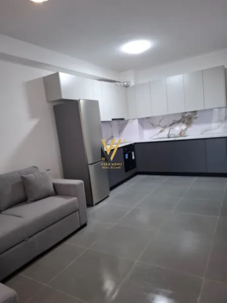 Tirane, jepet me qera apartament 3+1+Ballkon Kati 3, 116 m² 670 € (RRUGA 5 MAJI)