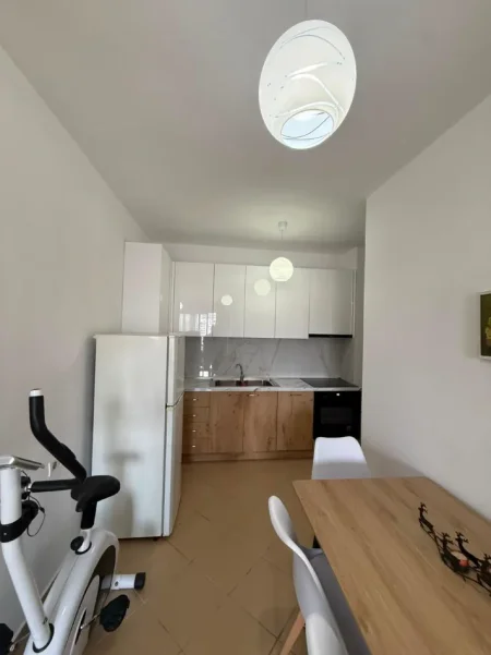 Tirane, jepet me qera apartament 2+1 , 100 m² 650 € 
