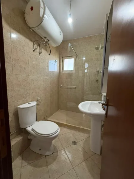 Tirane, jepet me qera apartament 2+1 , 100 m² 650 € 