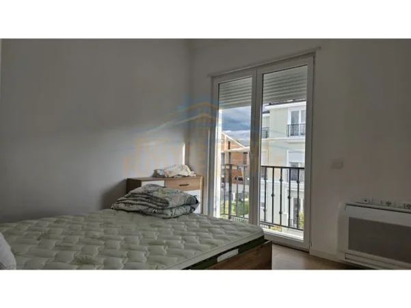 Tirane, jepet me qera , 234 m² 2.500 € (RESIDENCA VILA LULE)