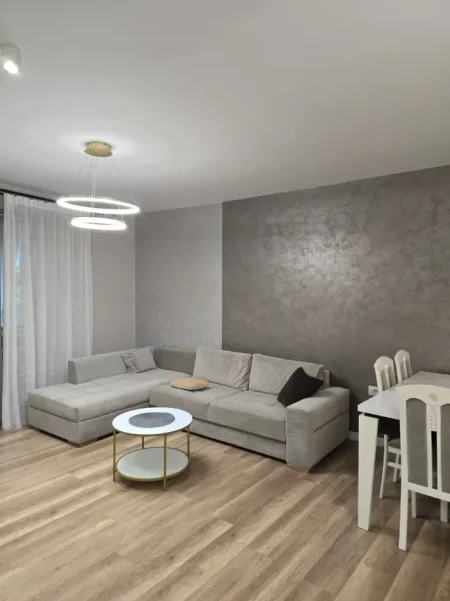 JEPET ME QERA 2+1+2 + 2 POSTE PARKIMI 60.000 LEKE, Tirane (Rruga Thoma Koxhaj, siper Supermarketit KMY)