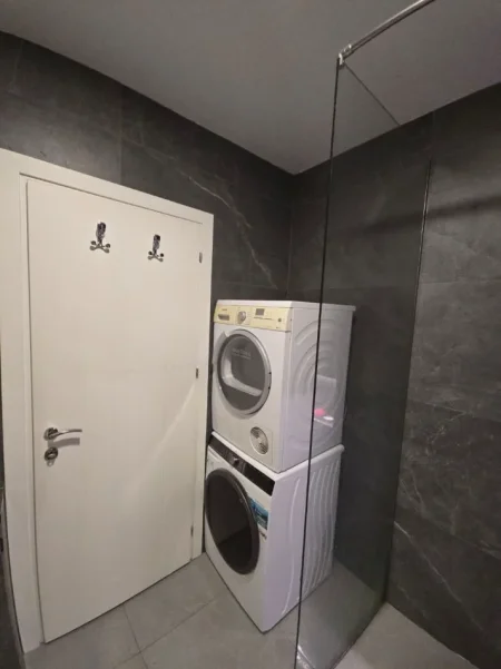 JEPET ME QERA 2+1+2 + 2 POSTE PARKIMI 60.000 LEKE, Tirane (Rruga Thoma Koxhaj, siper Supermarketit KMY)