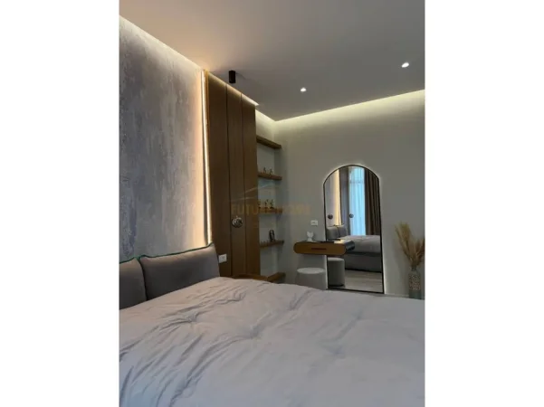 Tirane, jepet me qera Vile , 700 m² 6.500 € (LIQENI I THATE)