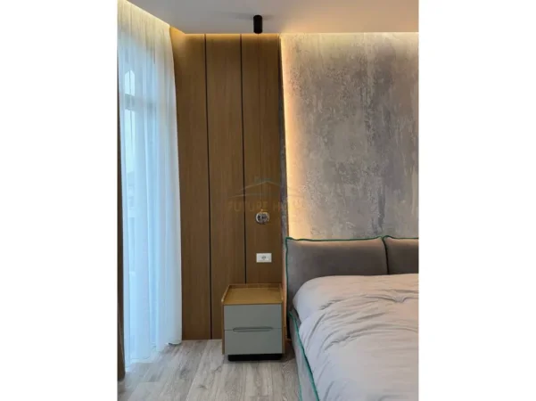 Tirane, jepet me qera Vile , 700 m² 6.500 € (LIQENI I THATE)