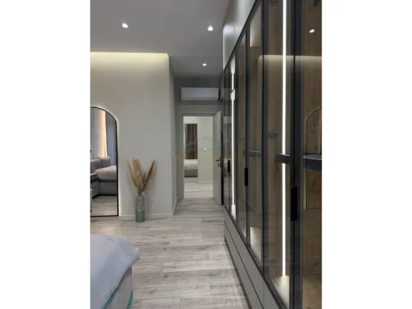 Tirane, jepet me qera Vile , 700 m² 6.500 € (LIQENI I THATE)