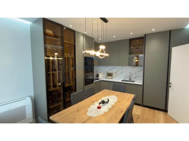 Qera, Apartament 2+1 + Post Parkimi, Kodra e Diellit , Tirane .