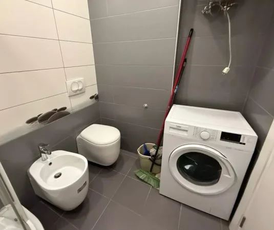 Tirane, jepet me qera apartament 1+1 , 70 m² 800 € 