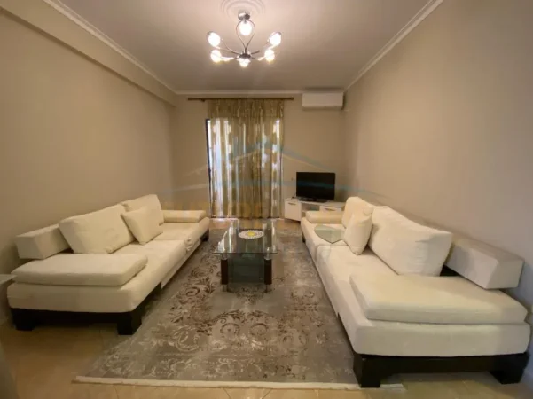Tirane, jepet me qera apartament 1+1 Kati 5, 67 m² 500 € (XHAMLLIKU)