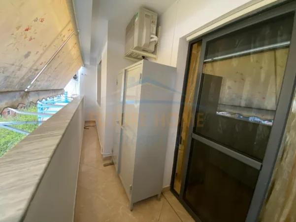 Tirane, jepet me qera apartament 1+1 Kati 5, 67 m² 500 € (XHAMLLIKU)
