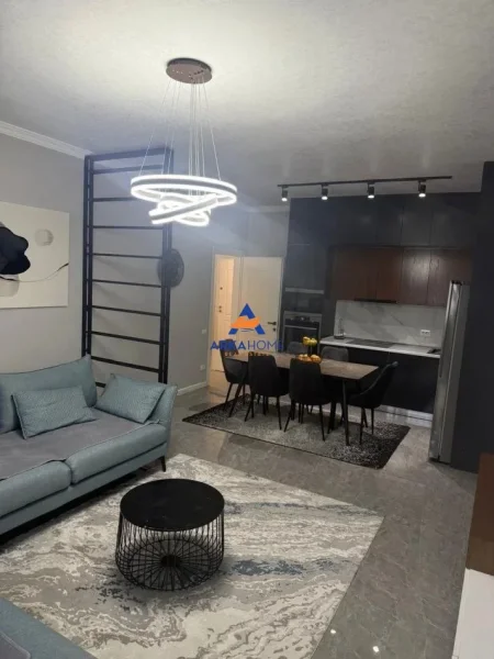 Tirane, jepet me qera apartament 2+1+Ballkon Kati 3, 120 m² 700 € 