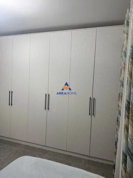 Tirane, jepet me qera apartament 2+1+Ballkon Kati 3, 120 m² 700 € 