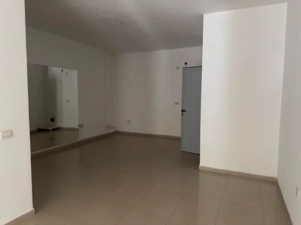 Tirane, jepet me qera ambjent biznesi Kati 0, 51 m² 800 € (Komuna e Parisit prane Concept Home)