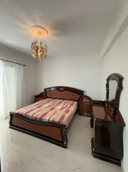 Tirane, jepet me qera Vile 2+1+Ballkon Kati 3, 120 m² 500 € (Sauk/Rr.Hajredin Kumbaro)