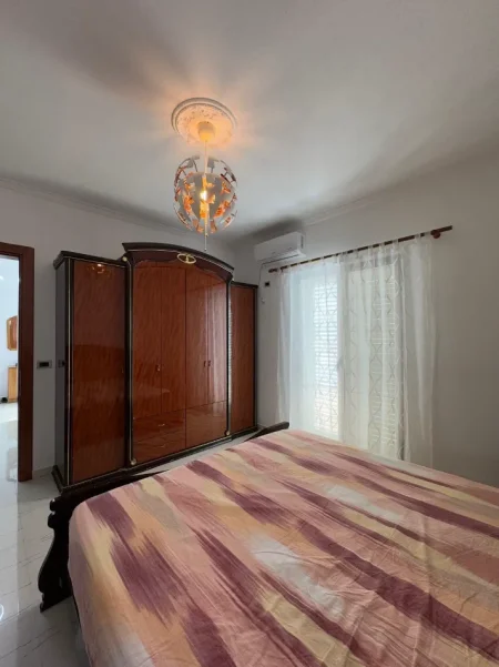 Tirane, jepet me qera Vile 2+1+Ballkon Kati 3, 120 m² 500 € (Sauk/Rr.Hajredin Kumbaro)