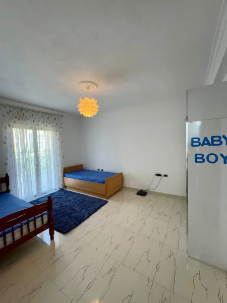 Tirane, jepet me qera Vile 2+1+Ballkon Kati 3, 120 m² 500 € (Sauk/Rr.Hajredin Kumbaro)