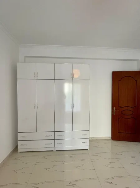 Tirane, jepet me qera Vile 2+1+Ballkon Kati 3, 120 m² 500 € (Sauk/Rr.Hajredin Kumbaro)