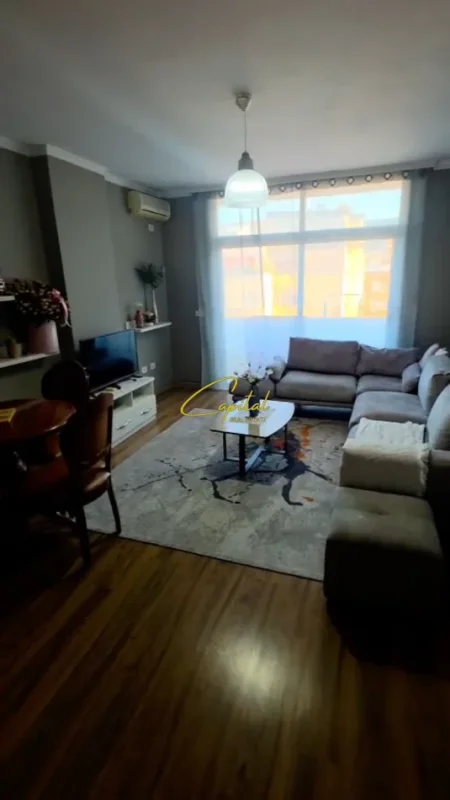 Tirane, jepet me qera apartament 1+1 Kati 12, 70 m² 650 € (KOMUNA E PARISIT)