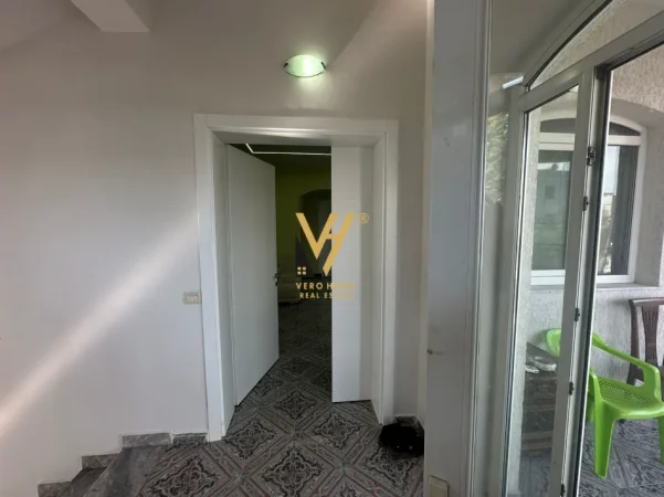 Tirane, jepet me qera apartament 3+1+Ballkon Kati 2, 150 m² 800 € (SHESHI SHQIPONJA)