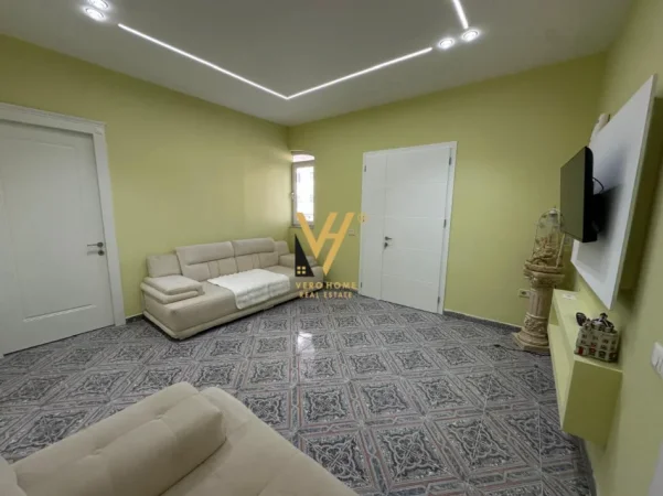 Tirane, jepet me qera apartament 3+1+Ballkon Kati 2, 150 m² 800 € (SHESHI SHQIPONJA)