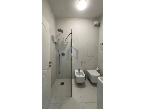 Tirane, shitet apartament 2+1+Ballkon Kati 8, 118 m² 220.000 € (Apartament 2+1 ne shitje tek Pazari I Ri)