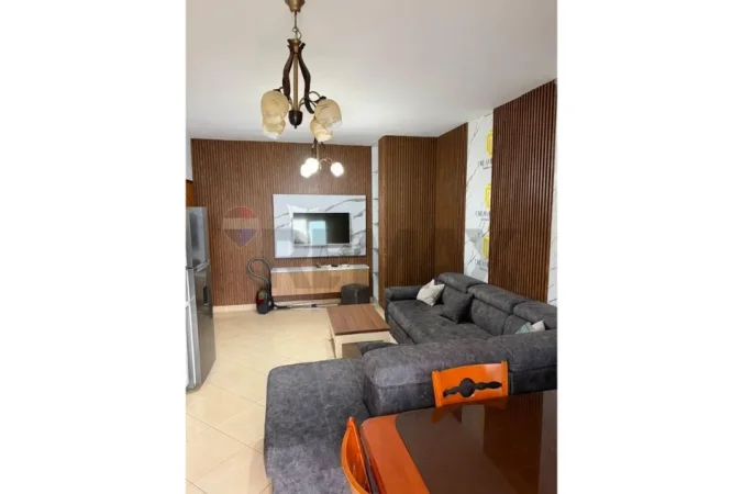 Tirane, jepet me qera apartament 2+1+Ballkon , 650 m² (Don Bosko)