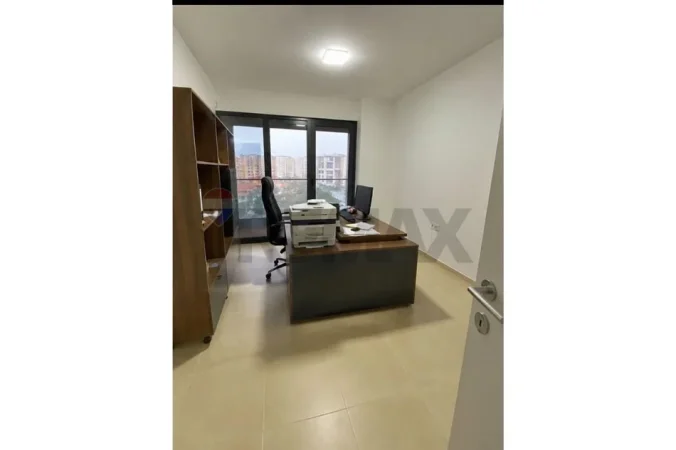 Tirane, jepet me qera zyre Kati 6, 60 m² 500 € (Kompleksi Olimpik)