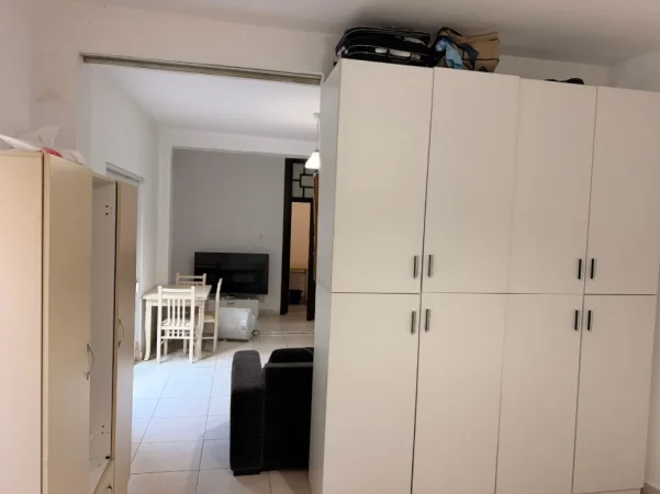 Tirane, jepet me qera garsoniere  Kati 0, 40 m² 300 € (MBRAPA INXHINIERISE SE NDERTIMIT)