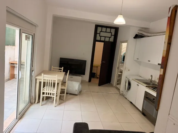 Tirane, jepet me qera garsoniere  Kati 0, 40 m² 300 € (MBRAPA INXHINIERISE SE NDERTIMIT)