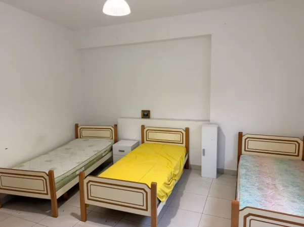 Tirane, jepet me qera garsoniere  Kati 0, 40 m² 300 € (MBRAPA INXHINIERISE SE NDERTIMIT)