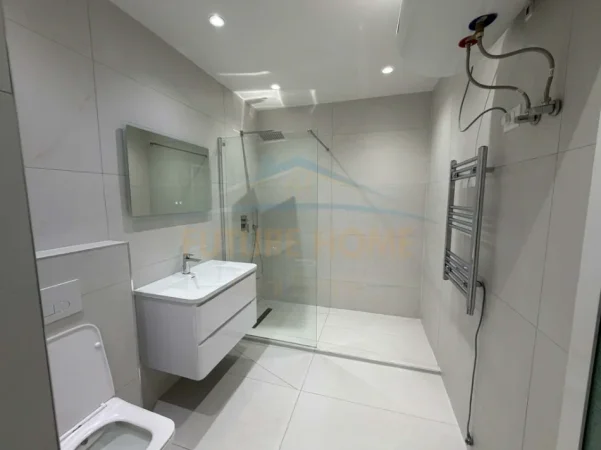 Tirane, jepet me qera apartament 2+1 Kati 5, 800 m² 800 € (21 dhjetori)