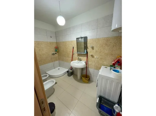 Shqiperi, shitet apartament 2+1+Ballkon Kati 2, 195 m² 245.000 € (VILA E ZOGUT)