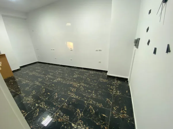 Tirane, jepet me qera ambjent biznesi , 34 m² 300 € (Kamez)