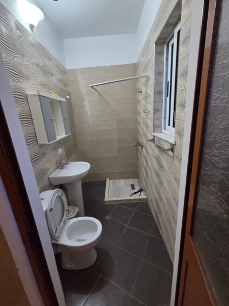 Tirane, jepet me qera apartament 2+1 Kati 2, 380 € (Kodra E. Priftit)