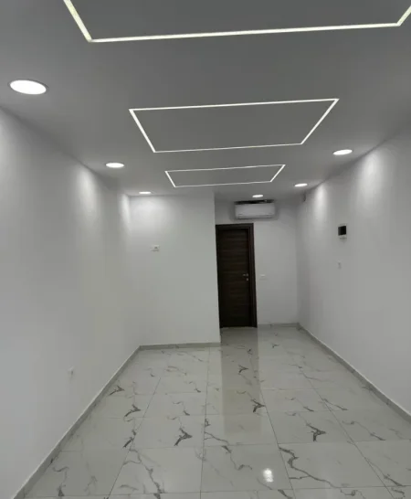 Tirane, jepet me qera ambjent biznesi Kati 1, 31 m² 400 € (Embassy of the United States)